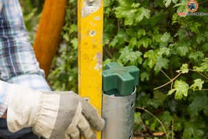 Bonanzazaun bauen und Pfosten einschlagen