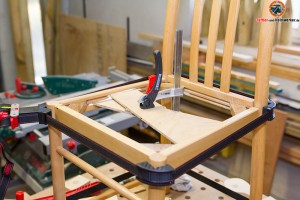 Stuhl reparieren und verleimen