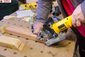 Test-DeWalt-DW682K-Lamellenduebelfraese-mann-flachduebel-winkel-fraesen-1