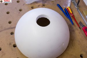 Deko-betonkugel-selbst-gemacht-loch