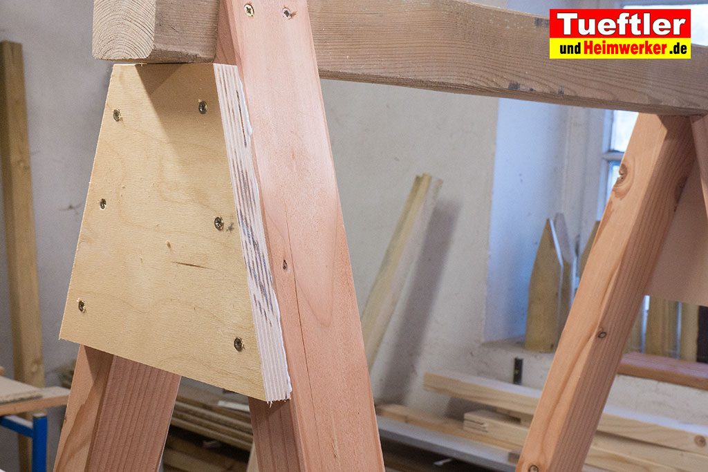 Holzbock-selber-bauen-brett-anschrauben-12