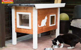 Katzenhaus-DIY-Projekt-Fertig-aufgebaut