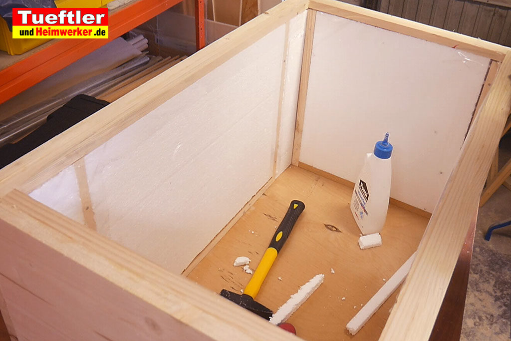 Katzenhaus-DIY-Projekt-Leimholz-Obere-Leisten-anbringen-Stepp6b