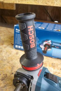 Bosch-Professional-GWS-13-125-CIE-Winkelschleifer-Test-Griff-3