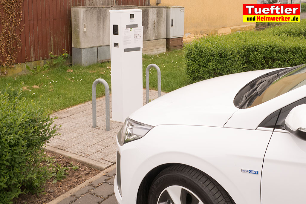 Mobile Ladestation für DS Elektroauto. Laden Sie einen DS mit einer Schuko- Steckdose auf.