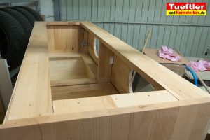 Blick in den Katzenklo-Schrank