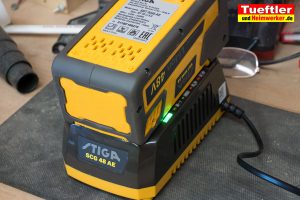 Akku-Rasenmaeher-Test-Stiga-SLM-4048-AE-48V-Akku-Ladegeraet-2