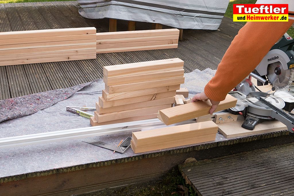 Schritt-2-Hochbeet-Muellbox-Gartenbox-Douglasie-Holz-zusaegen