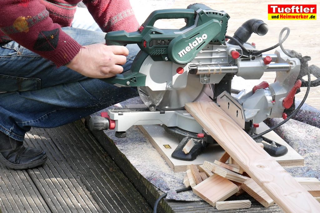 Schritt-8-Hochbeet-Muellbox-Gartenbox-Bretter-saegen