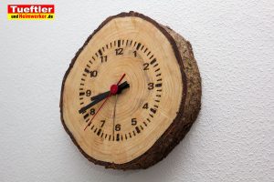 Baumscheiben-Funkuhr-diy-Wand-gewachst