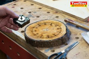 Baumscheiben-Uhrwerk-einbauen-1