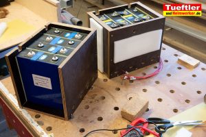 Lifepo4-Batterie-bauen-diy-200Ah-Zellen-in-Gehaeuse-setzen