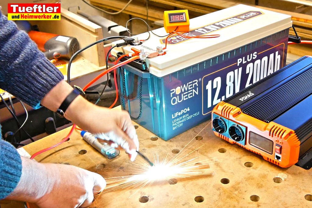 Power-Queen-12V-Lithium-Akku-200Ah-Plus-BMS-Kurzschlusstest