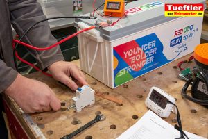 Redodo-Akku-Test-LiFePO4-Solarspeicher-Kurzschlusstest-Sicherungsautomat