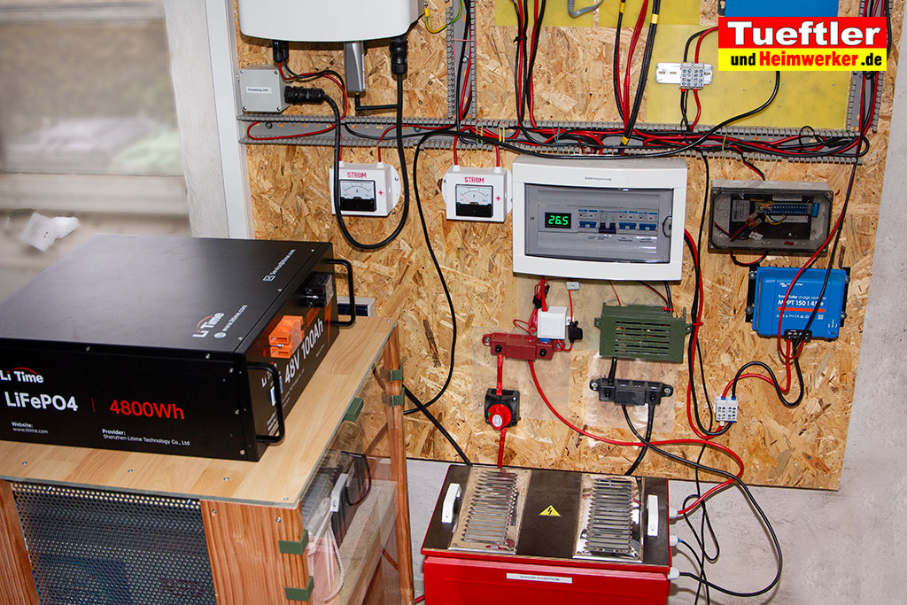https://www.tueftler-und-heimwerker.de/wp-content/uploads/2023/03/DIY-Solaranlage-mit-Speicher-Akku-Laderegler-Wechselrichter-Test.jpg