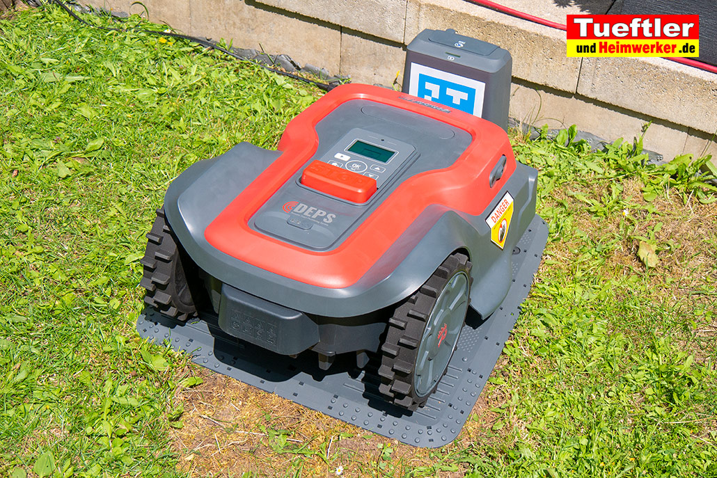 RoboupTestRasenmaehroboteranLadestation TueftlerundHeimwerker.de