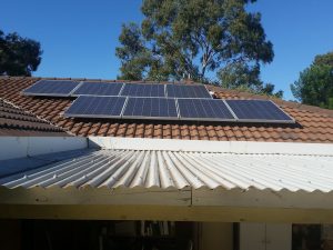 Überschuss einer Dachsolaranlage laden