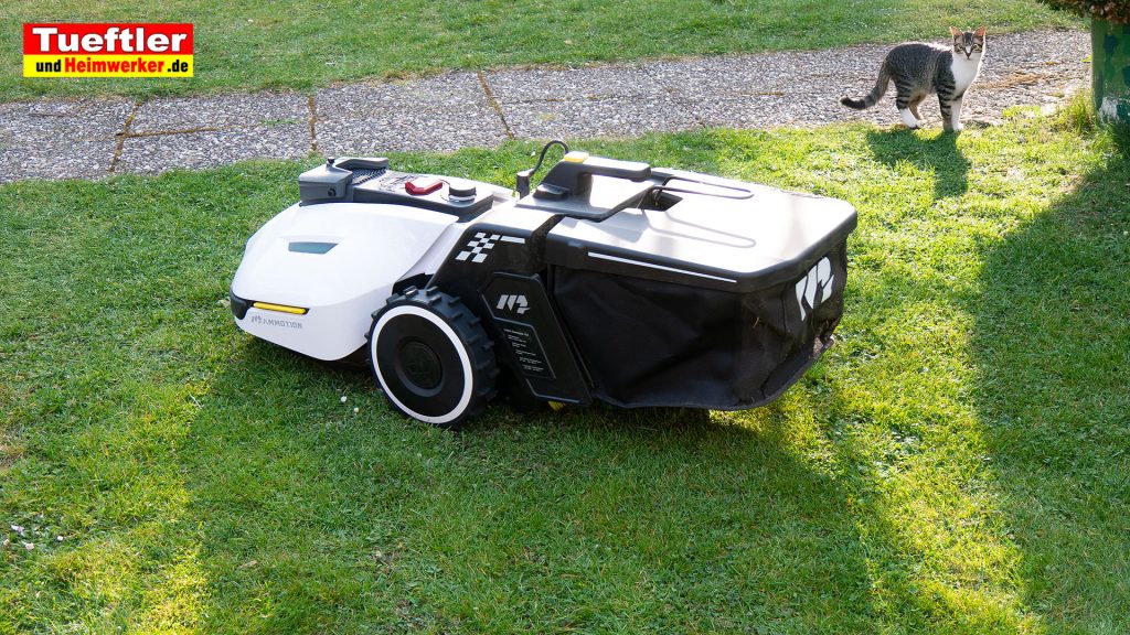 Maehroboter Yuka2000 mit Grasfangkorb